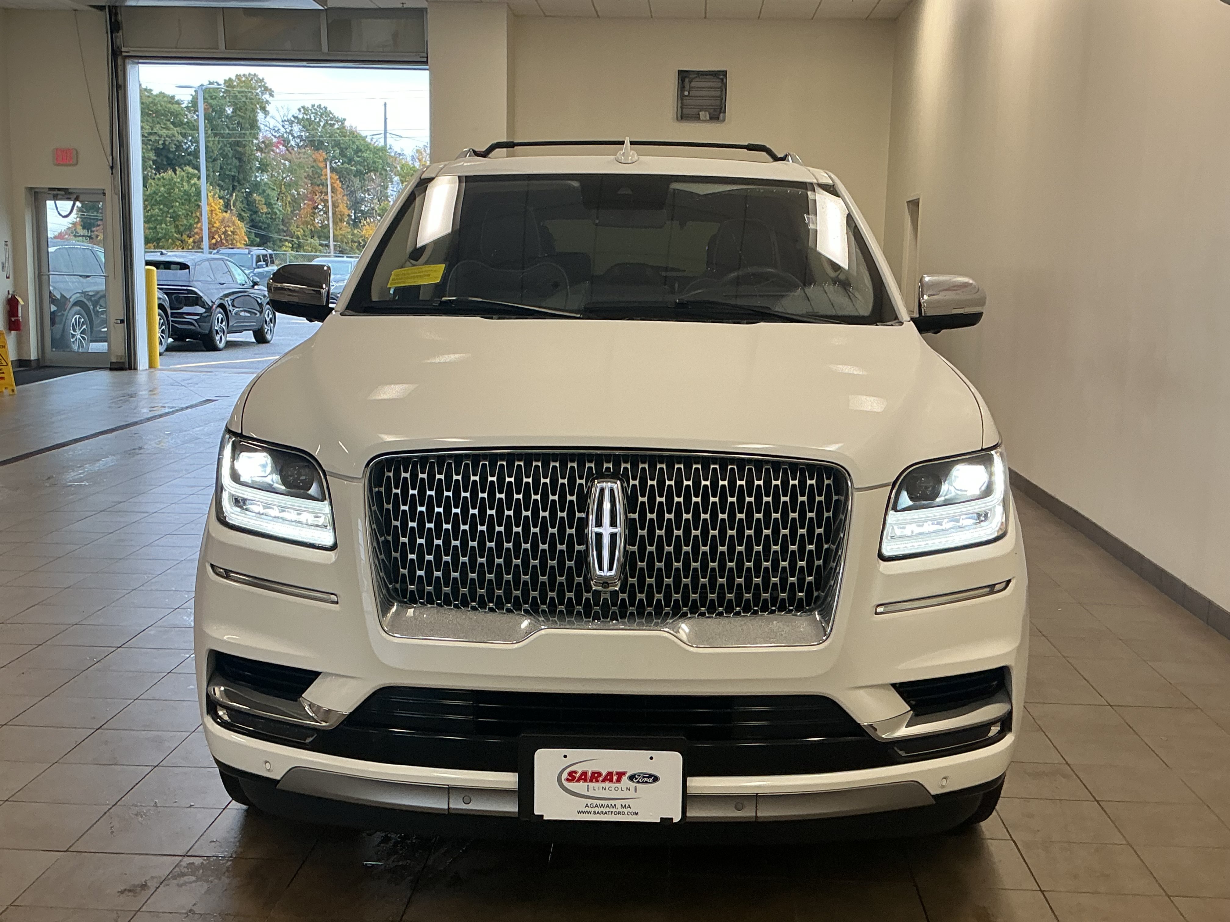 Used 2020 Lincoln Navigator Black Label w/ Cargo Convenience Package AWD/4WD image 3