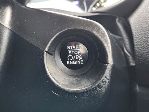 Used 2017 Jeep Renegade Altitude image 16