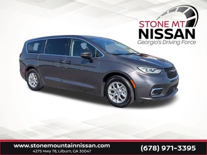 Used 2023 Chrysler Pacifica Touring-L