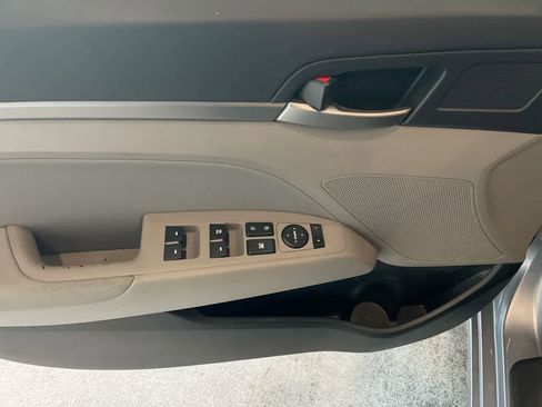Used 2017 Hyundai Elantra SE image 13