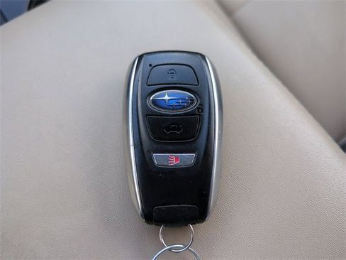 Used 2017 Subaru Outback 3.6R Limited image 36