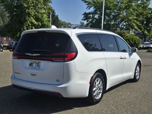 Used 2022 Chrysler Pacifica Touring-L FWD image 16