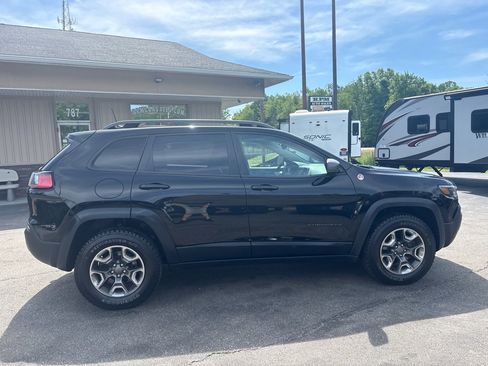 Used 2019 Jeep Cherokee Trailhawk w/ Cold Weather Group AWD/4WD image 6