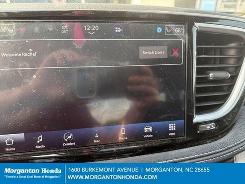 Used 2023 Chrysler Pacifica Limited w/ Uconnect Theater Family Group image 8