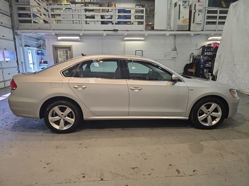 Used 2015 Volkswagen Passat 1.8T Limited Edition FWD image 6