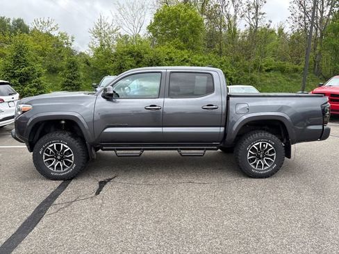 Used 2021 Toyota Tacoma TRD Sport w/ Technology Package AWD/4WD image 2