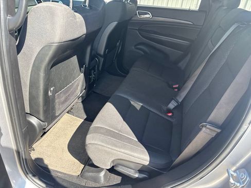 Used 2019 Jeep Grand Cherokee Laredo w/ 18" Wheel & 8.4" Radio Group AWD/4WD image 25