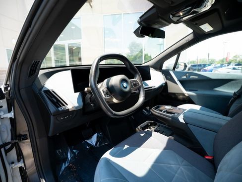 Used 2024 BMW iX xDrive50 w/ Premium Package AWD/4WD image 30