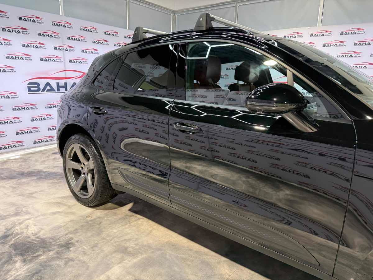 Used 2023 Porsche Macan AWD/4WD image 10