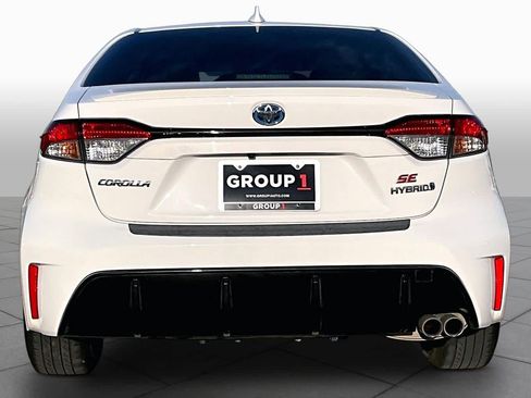 Used 2023 Toyota Corolla SE w/ SE Package FWD image 5