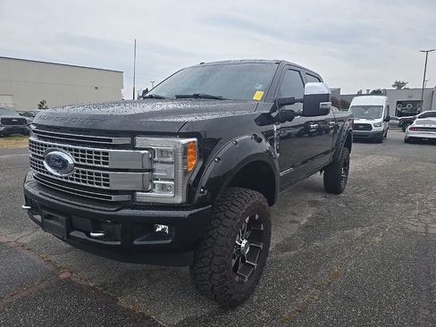 Used 2017 Ford F250 Platinum w/ Platinum Ultimate Package AWD/4WD image 3