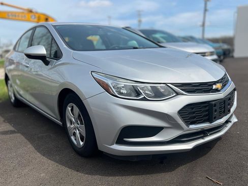 Used 2017 Chevrolet Cruze LS FWD image 5