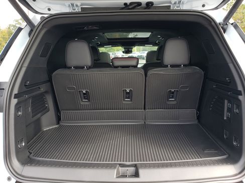 New 2026 Chevrolet Traverse RS w/ LPO, Floor Liner Package image 10