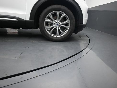 Used 2023 Ford Explorer Limited AWD/4WD image 11