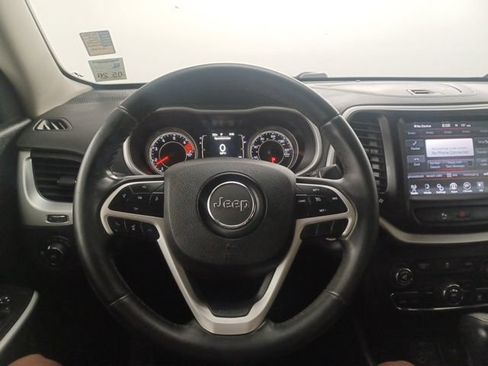 Used 2018 Jeep Cherokee Latitude Plus FWD image 19
