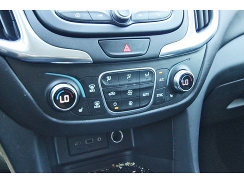 Used 2020 Chevrolet Equinox LT image 28