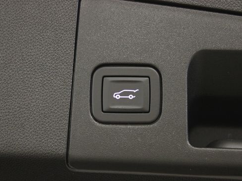 Used 2025 Cadillac XT4 Sport image 13