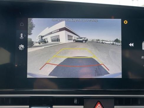 Used 2025 Hyundai Elantra SEL FWD image 9