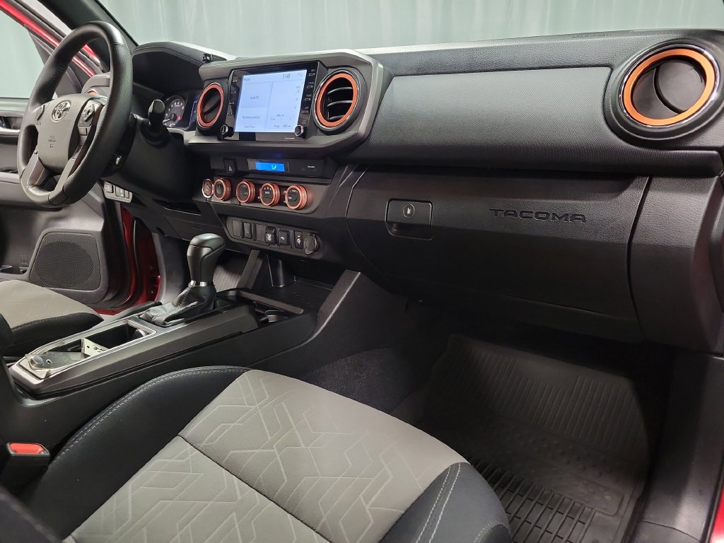 Used 2022 Toyota Tacoma TRD Sport AWD/4WD image 33