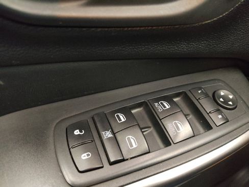 Used 2020 Jeep Cherokee Limited AWD/4WD image 27