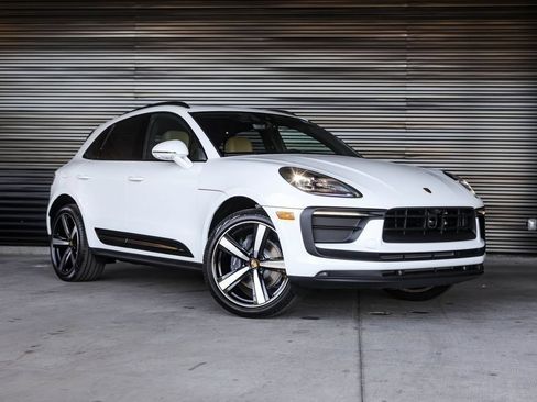 Certified 2026 Porsche Macan AWD/4WD image 9