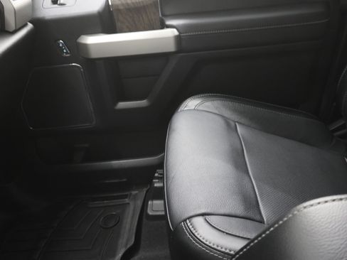 Used 2019 Ford F350 Lariat w/ Chrome Package image 13