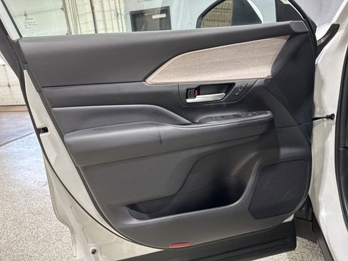 Certified 2024 Toyota Grand Highlander Limited image 13