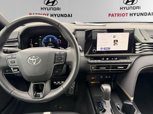 Used 2025 Toyota Camry SE FWD image 10