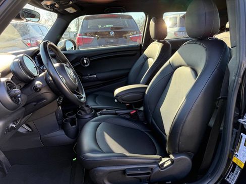 Used 2018 MINI Cooper 2-Door Hardtop image 12