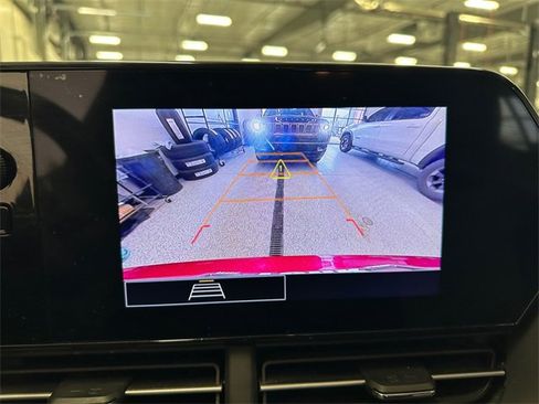 Used 2024 Chevrolet Trax RS w/ Driver Confidence Package image 26