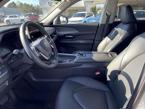 Used 2025 Toyota Grand Highlander FWD image 22