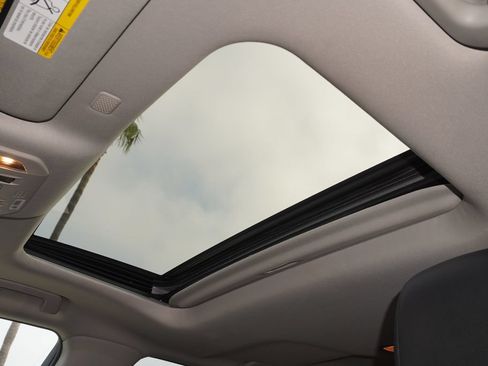 Used 2020 Toyota Highlander XLE FWD image 21