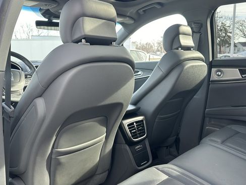 Used 2020 Lincoln Nautilus Reserve w/ Equipment Group 202A image 11