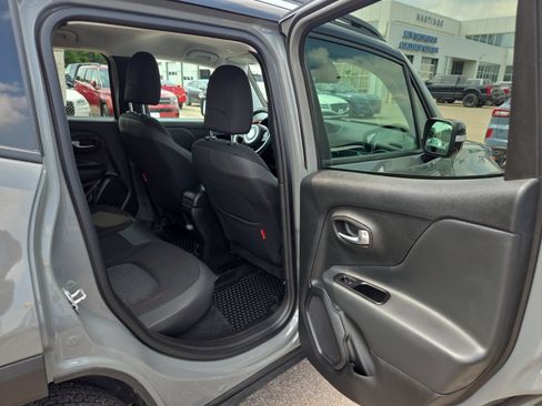 Used 2022 Jeep Renegade Trailhawk AWD/4WD image 46