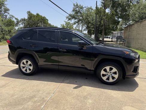 Used 2019 Toyota RAV4 LE FWD image 15
