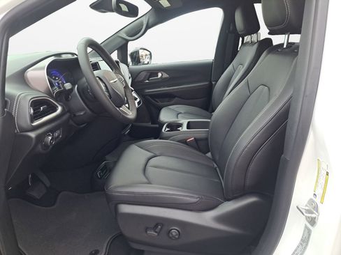 New 2026 Chrysler Pacifica Select image 18