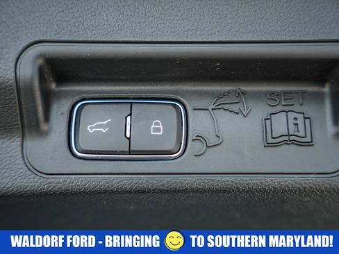 Used 2023 Ford Explorer Limited w/ Limited Technology Package AWD/4WD image 13