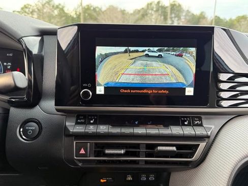 Used 2025 Toyota Camry SE w/ Convenience Package image 19