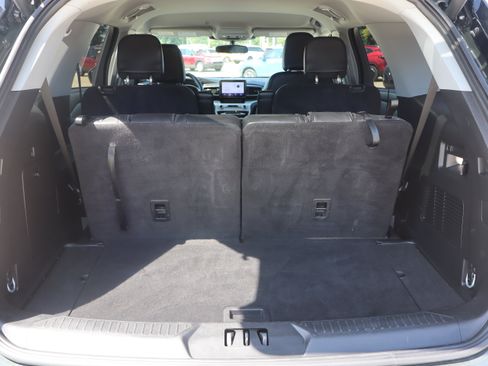 Used 2023 Ford Explorer XLT w/ Equipment Group 202A AWD/4WD image 28