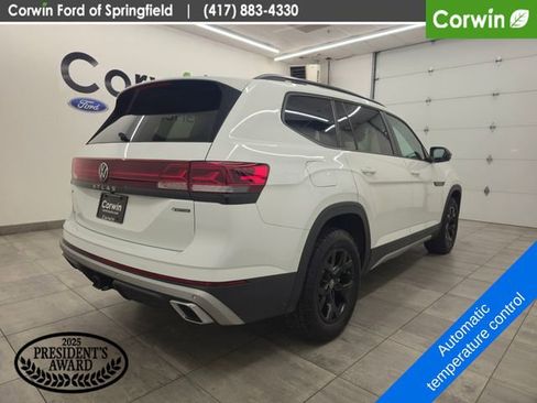 Used 2024 Volkswagen Atlas Peak Edition SE AWD/4WD image 5