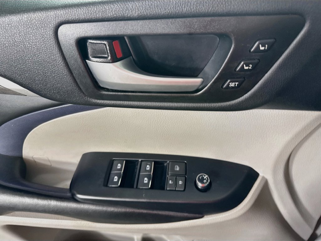 Certified 2018 Toyota Highlander Limited AWD/4WD image 24