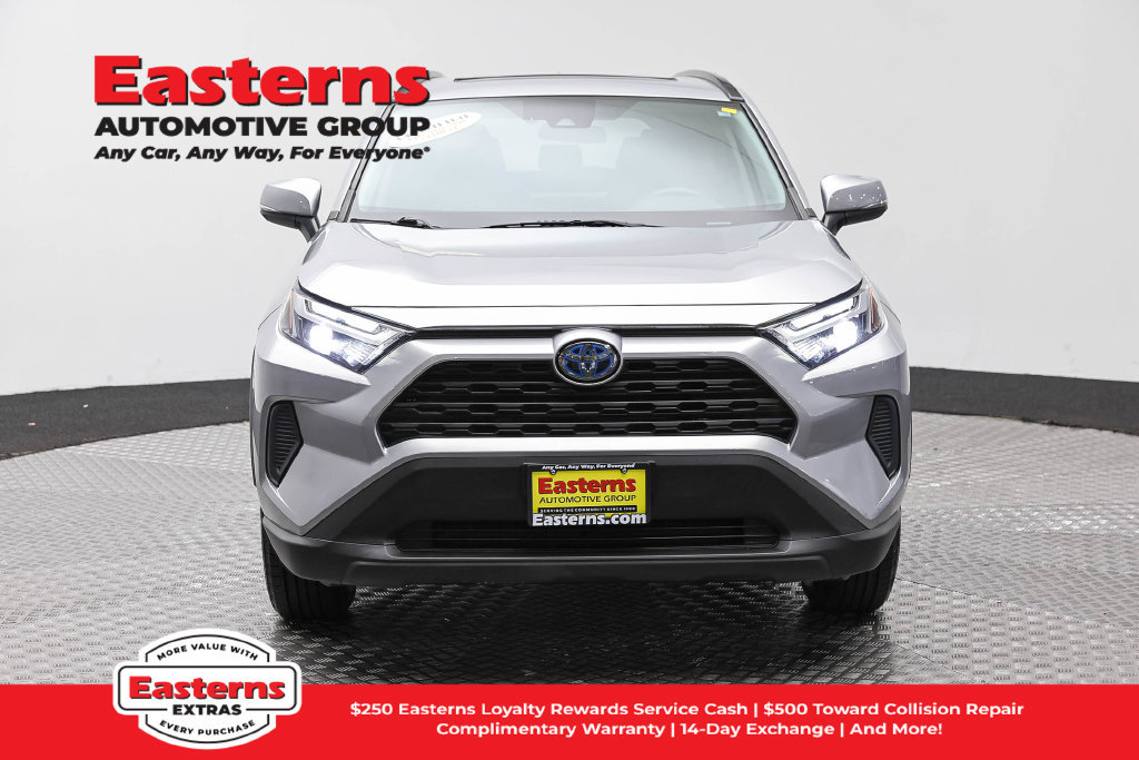 Used 2022 Toyota RAV4 XLE w/ Convenience Package AWD/4WD image 3