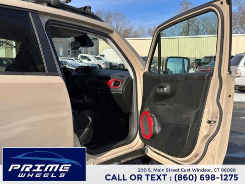 Used 2015 Jeep Renegade Latitude image 16