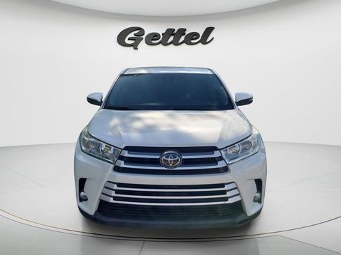 Used 2018 Toyota Highlander Plus FWD image 2