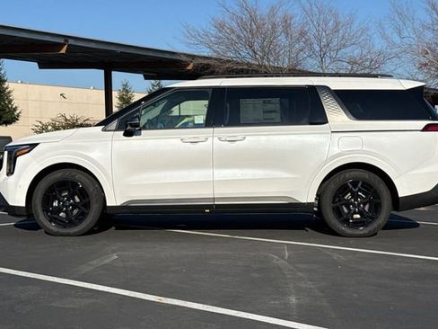 New 2026 Kia Carnival SX image 10