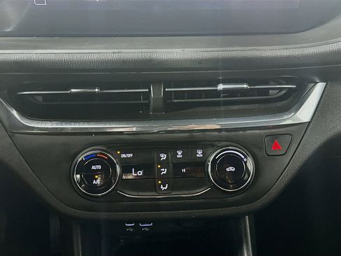 Used 2025 Buick Envista Preferred image 23