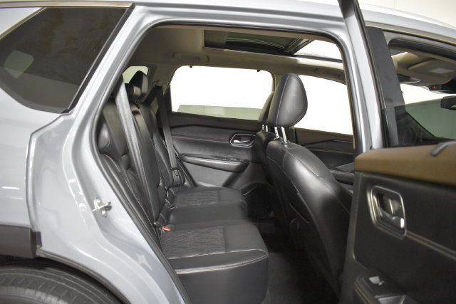 Used 2021 Nissan Rogue Platinum AWD/4WD image 35