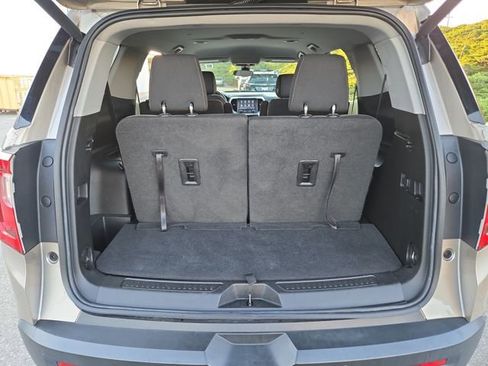 Used 2022 GMC Acadia SLE w/ Driver Convenience Package image 22