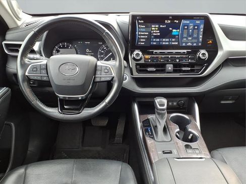 Used 2020 Toyota Highlander Platinum image 4