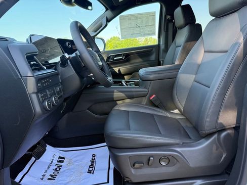 New 2026 Chevrolet Suburban RST w/ Comfort Package AWD/4WD image 29